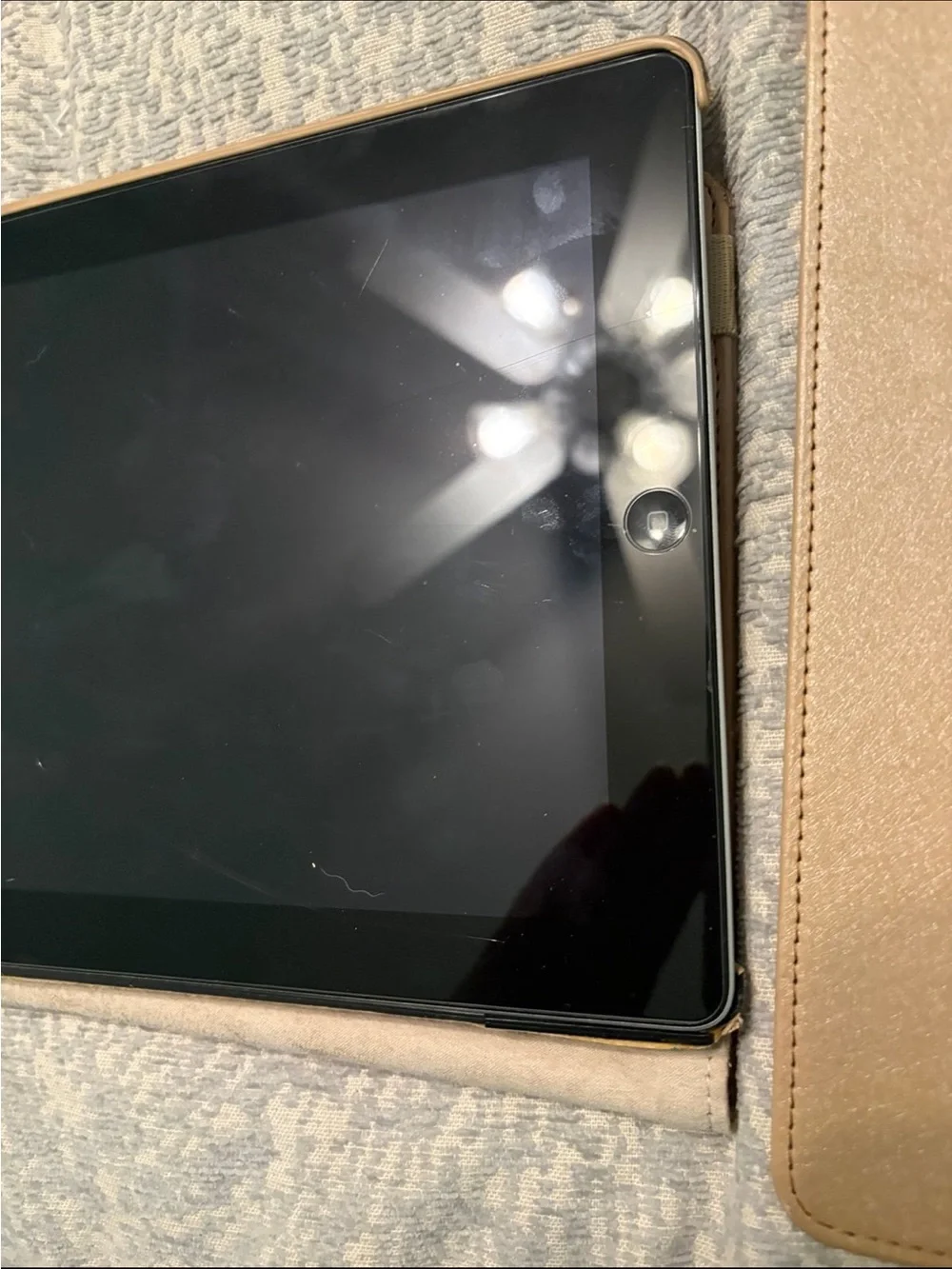 Apple w-if only iPad unlocked 10.3.3 28.73 (32) GB md511LL/A 4th generation